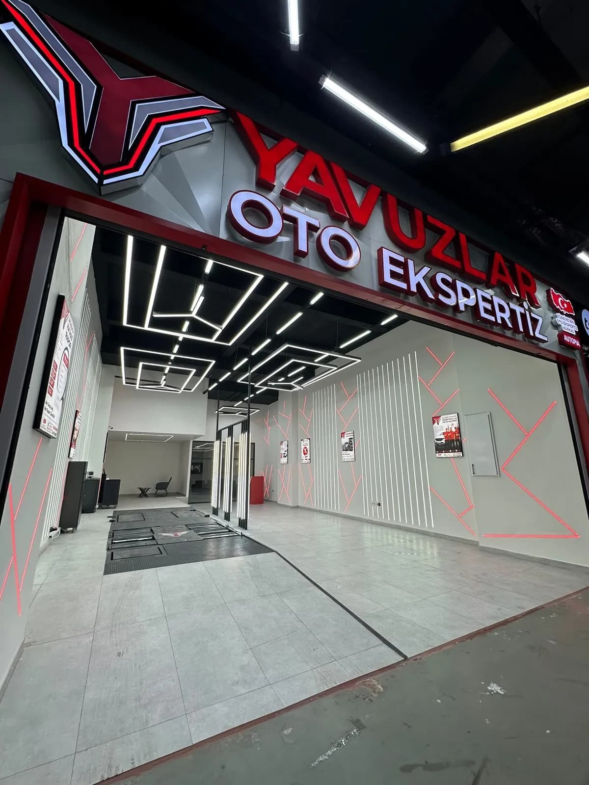Yavuzlar Autopia şubesinin giriş cephesi ve logolu tabelası