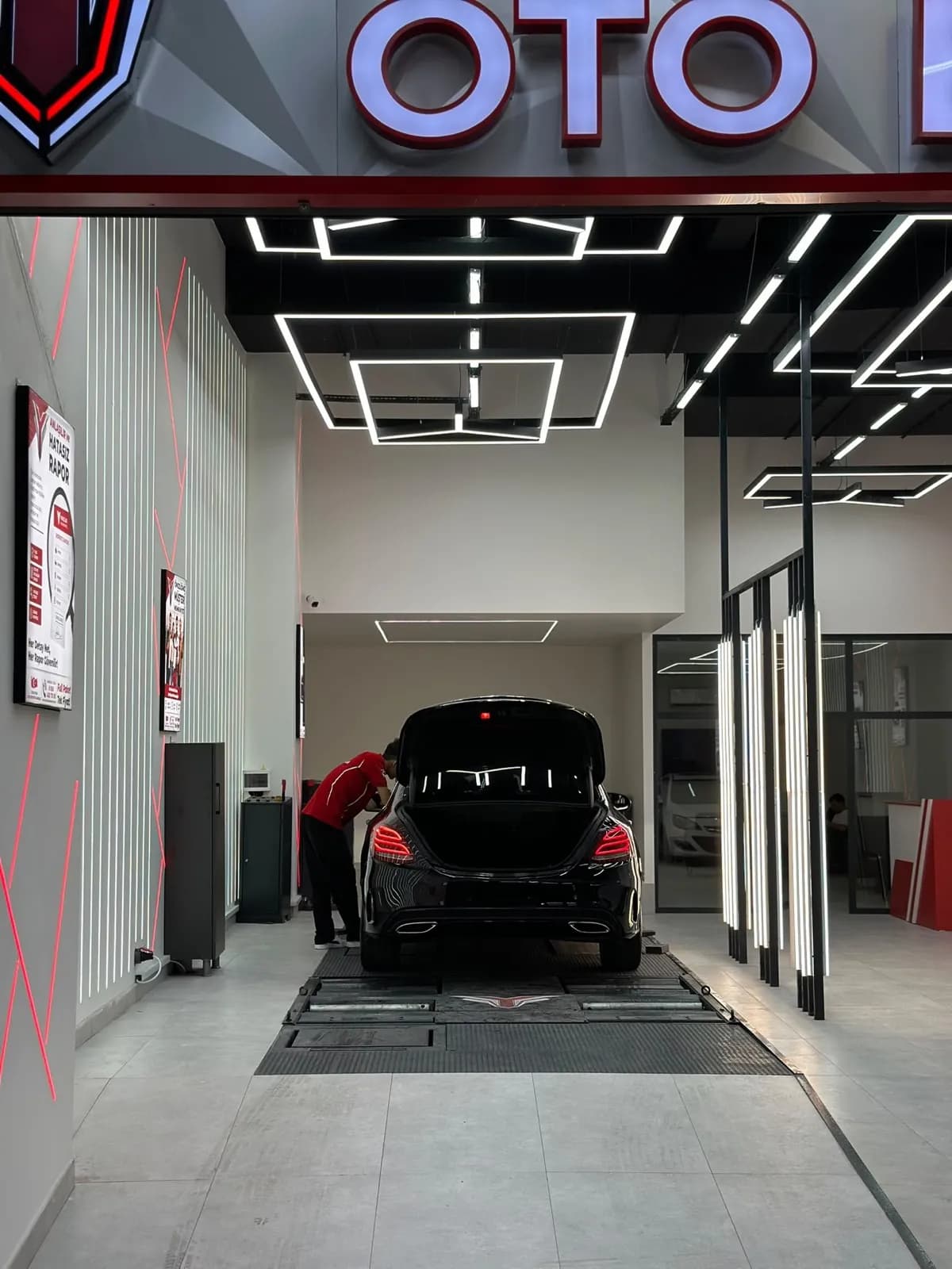 Autopia şubesinde kaporta ve boya kalınlığı kontrolü