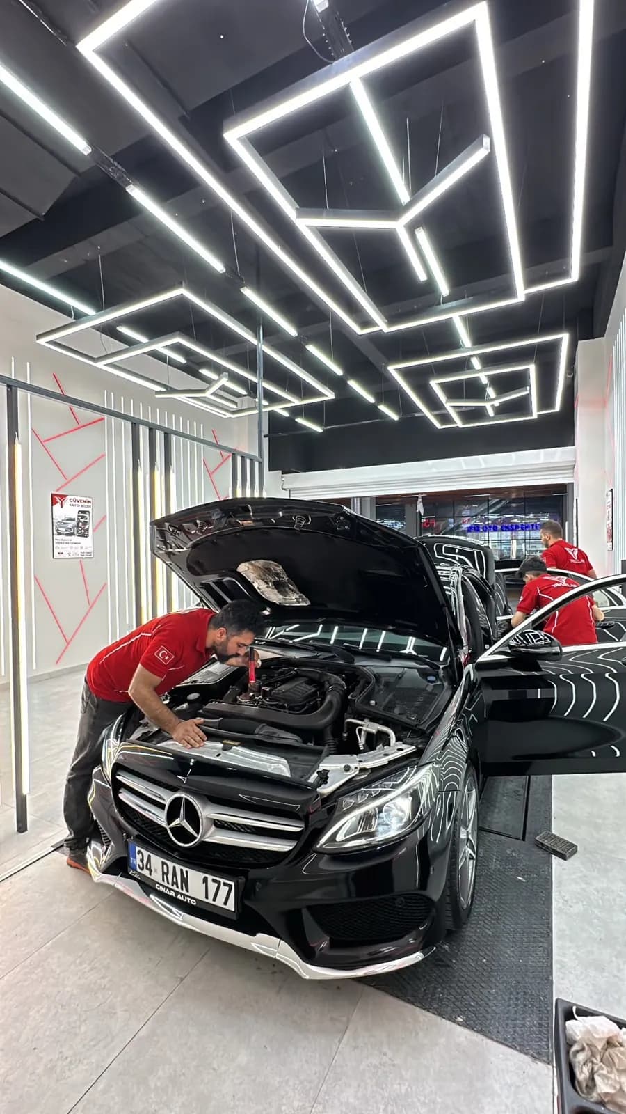 Motor bölümü kontrolü — Yavuzlar Autopia ekspertiz hattında kaput altı incelemesi