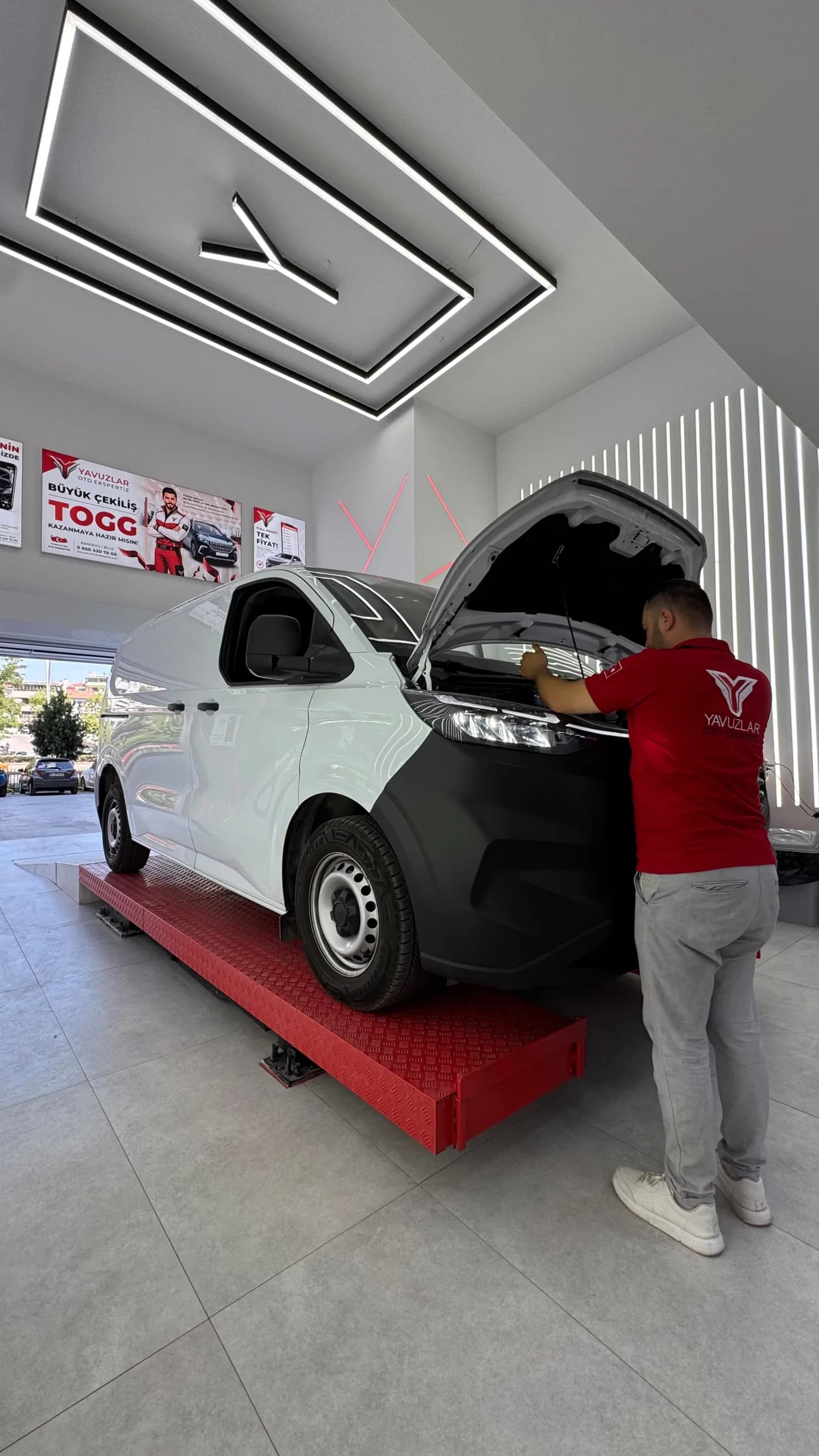 Ticari araç ve panelvan ekspertizi — motor bölmesi kontrolü