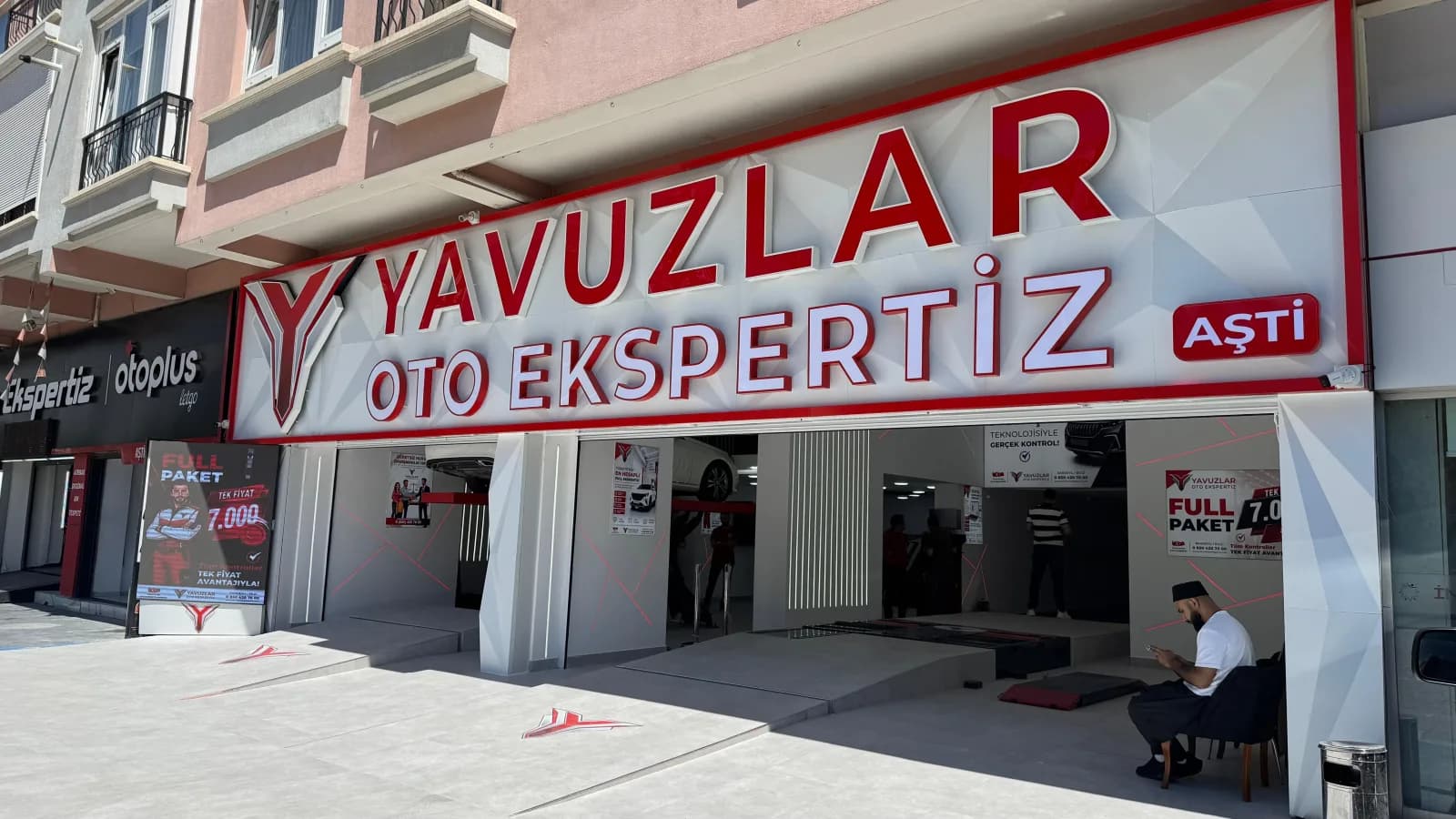 Aşti Oto Ekspertiz — AŞTİ tabelalı Yavuzlar istasyonunun dış cephesi