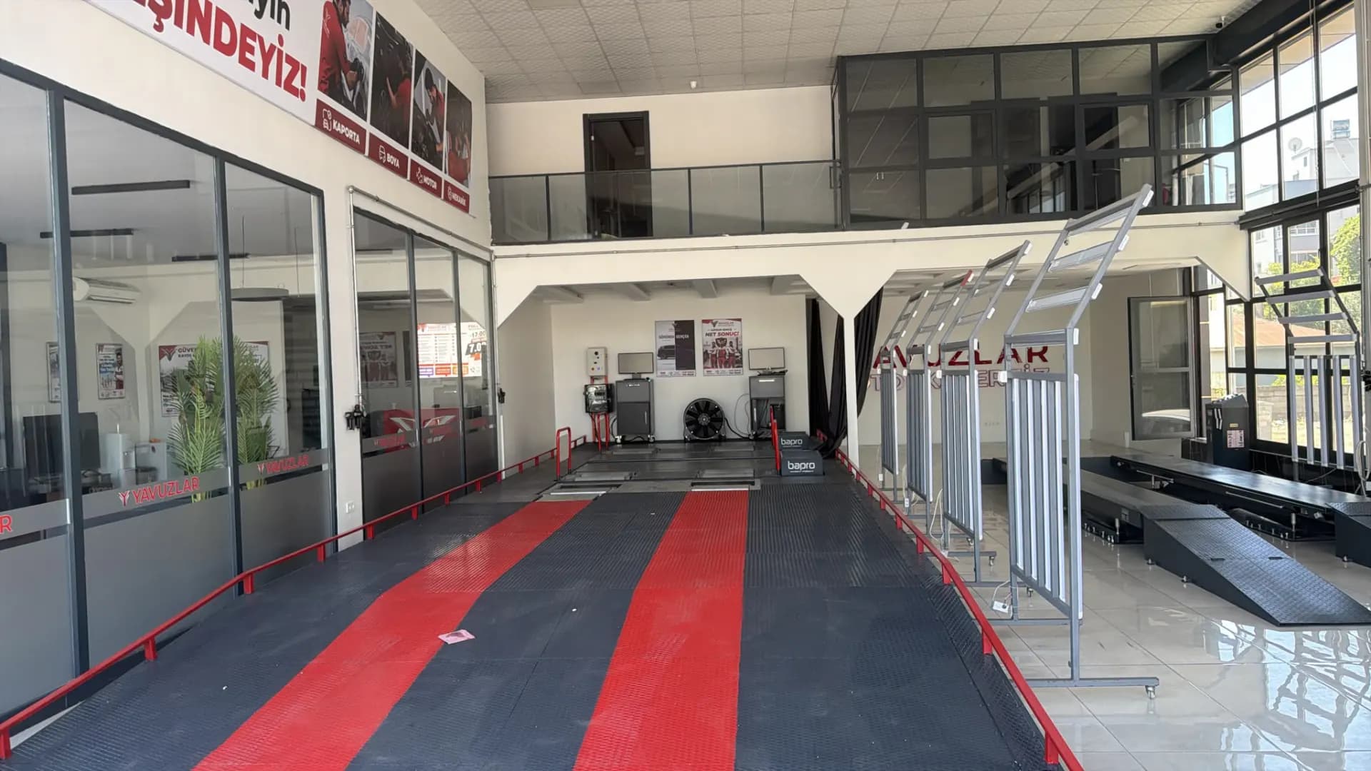 Yavuzlar Mersin şubesinin iç mekânı ve ekspertiz kontrol hattı