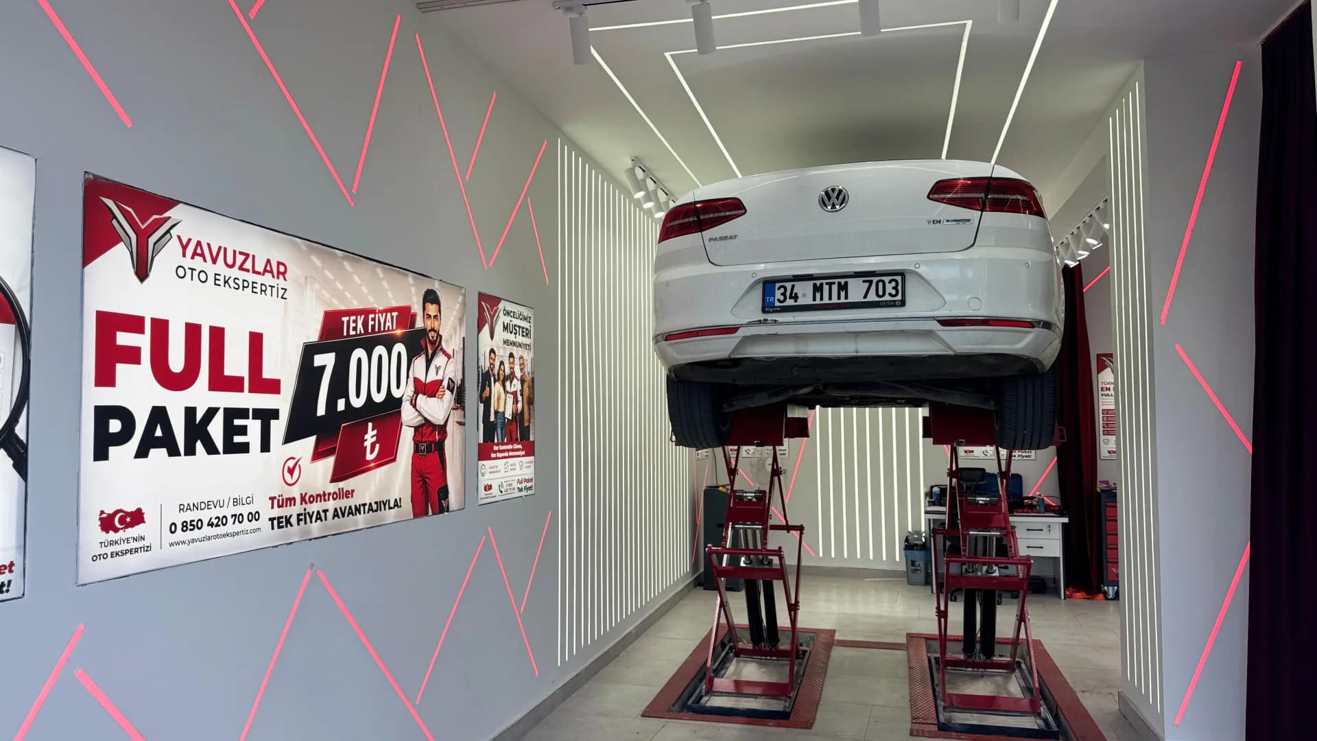 Çukurambar Oto Ekspertiz — makaslı liftte alt takım ve şasi kontrolü