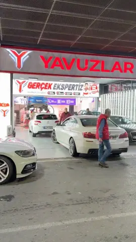 Yavuzlar Oto Ekspertiz İstanbul Bağcılar istasyonu: istasyon önü ve araç kabul.
