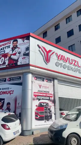 Yavuzlar Oto Ekspertiz İstanbul Sultanbeyli istasyonu: tabeladan muayene hattına, ustalar iş başında.